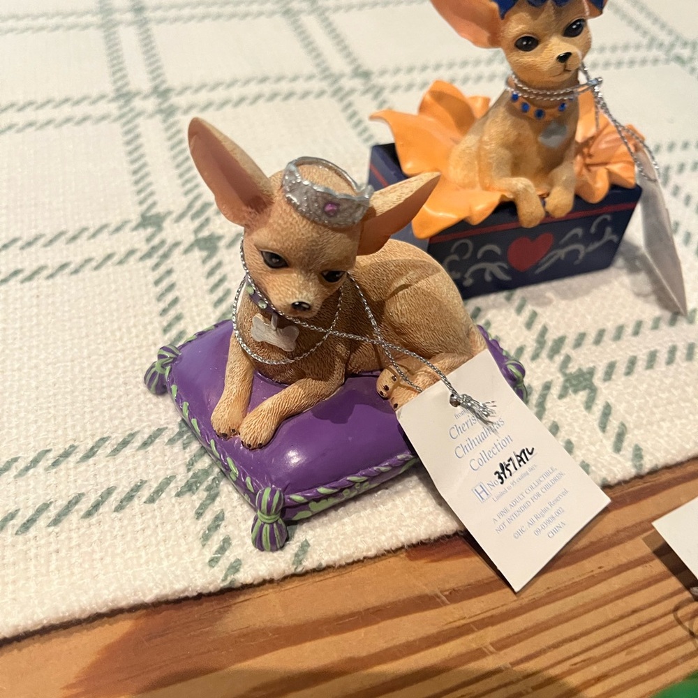 Hamilton collection Chihuahua Figurine Set - Green, Pink, Gold - Picture 5 of 11